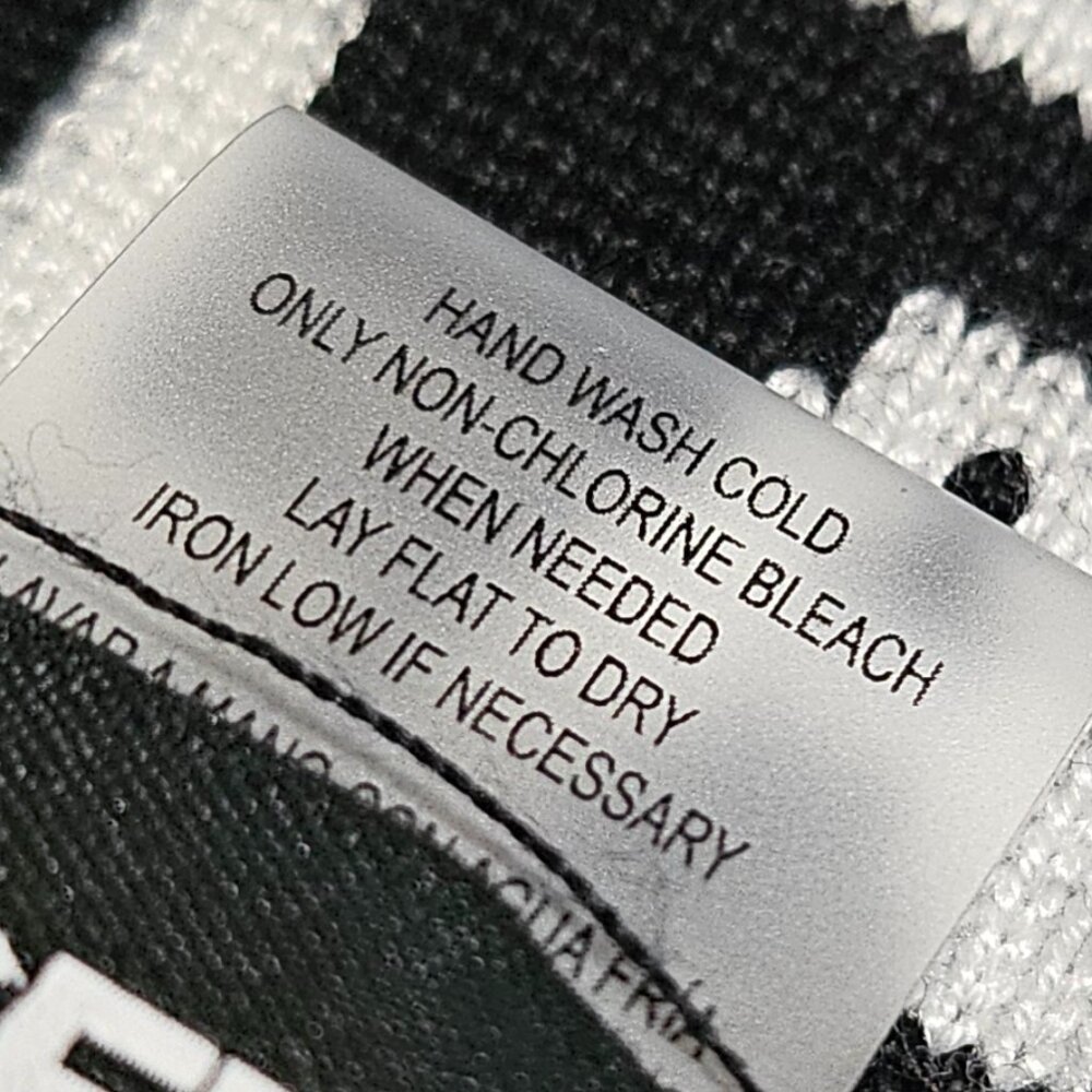 KARL LAGERFELD CHIC ICONIC MONOCHROME BLACK & WHITE  LOGO SCARF - Picture 15 of 15